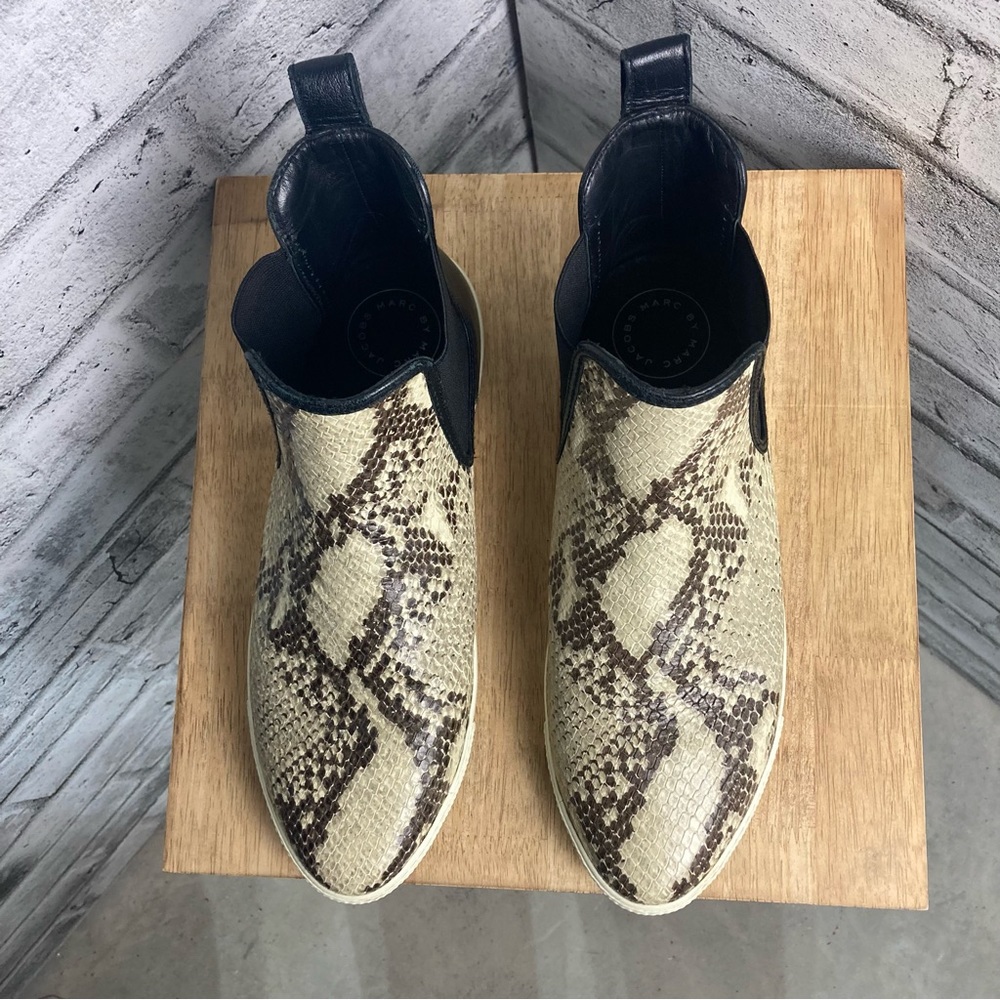 Marc Jacobs Victoria Snakeskin Print Slip On Ankle Boots - Picture 5 of 9